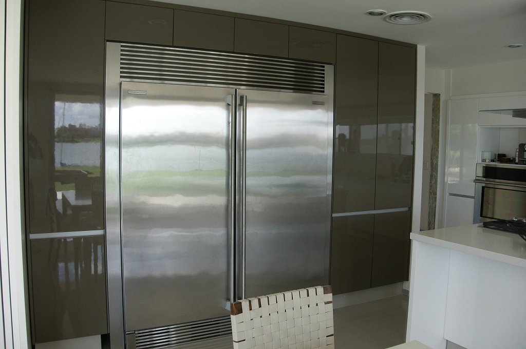 Cocina con espacio para heladera